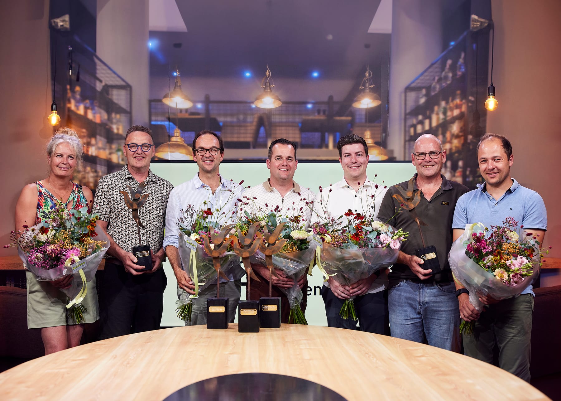 Os indicados ao Prêmio Empreendedor Peel en Maas 2025 com flores